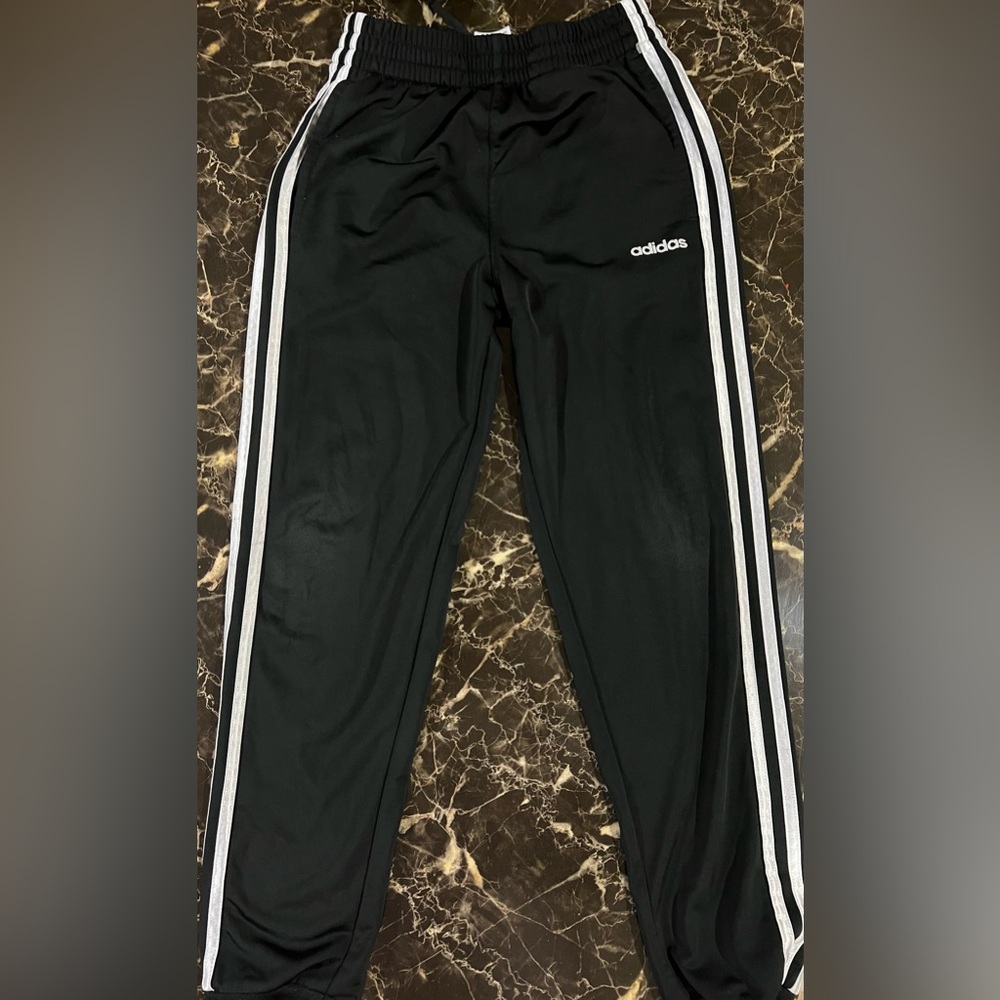 Adidas boys sweatpants Nice material.size medium 10/12